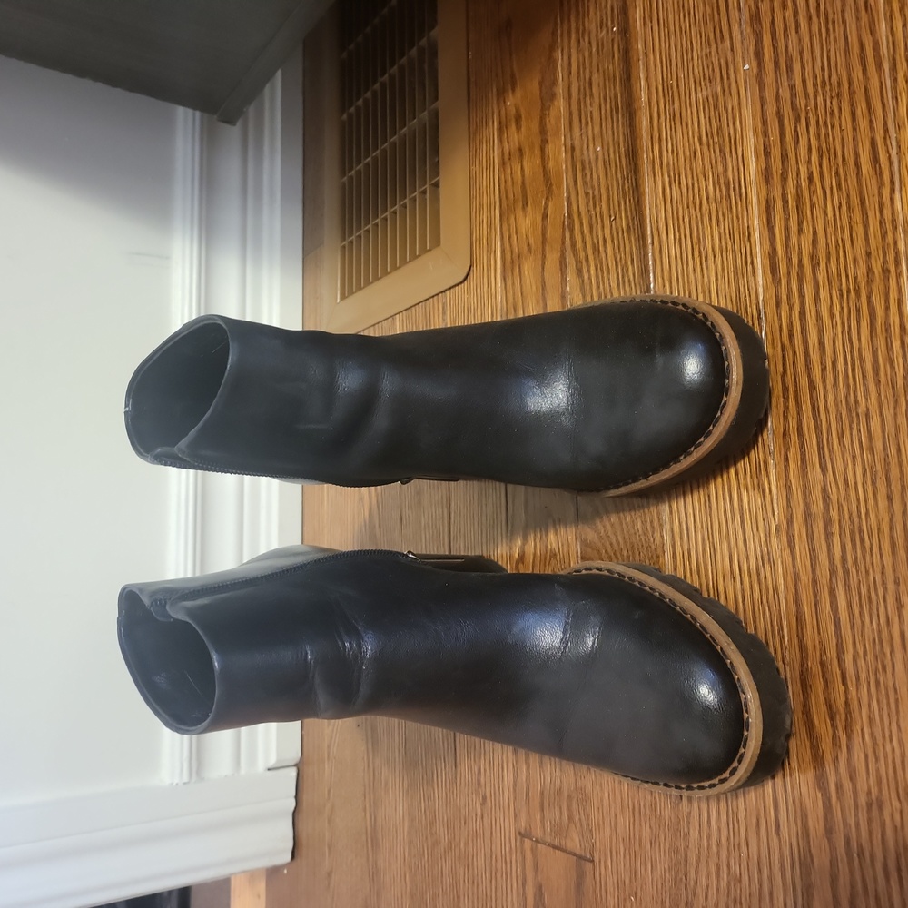 Leather bootie